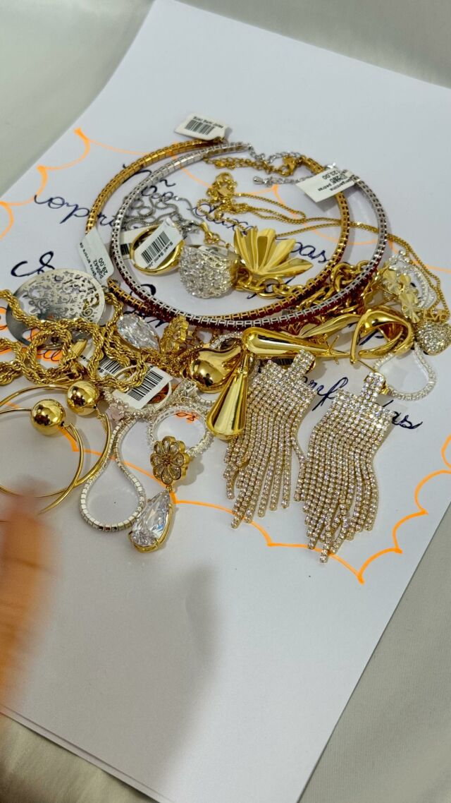 Você é mais PRATA ou DOURADO? 💎
.
.
#joiasbanhadas #joiasprata #pratafeminina #semijoiasdouradas #folheadosaouro #brincosdelicados #correntes
